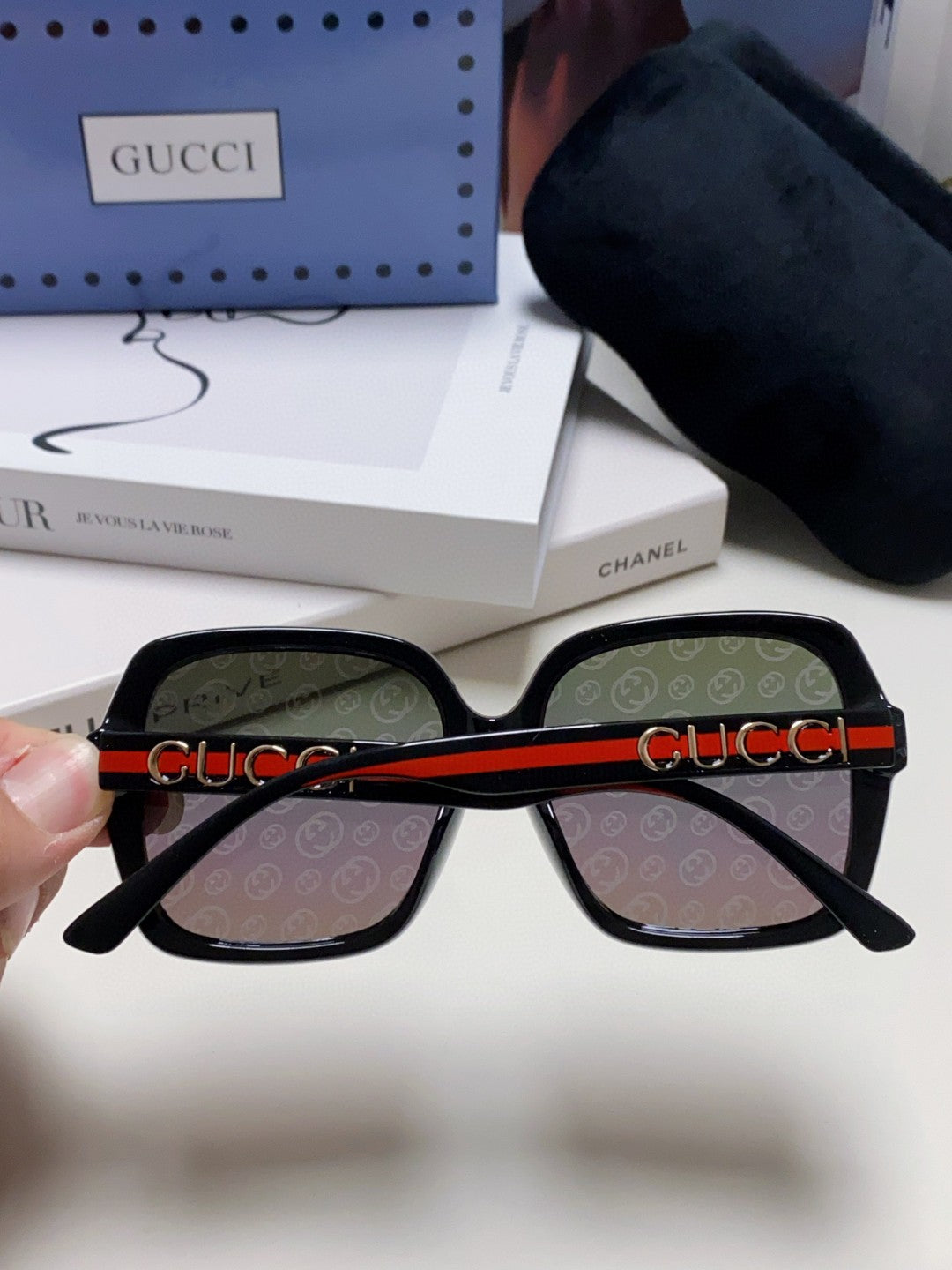 Gucci Polarized Fashion Blue Lens Sunglasses for Men & Women - detail image 3