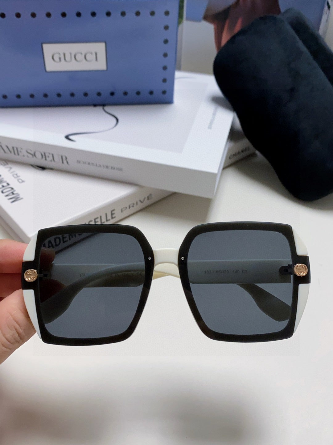 Gucci Polarized Fashion Black Lens Sunglasses for Men & Women - 464849 - detail image 3