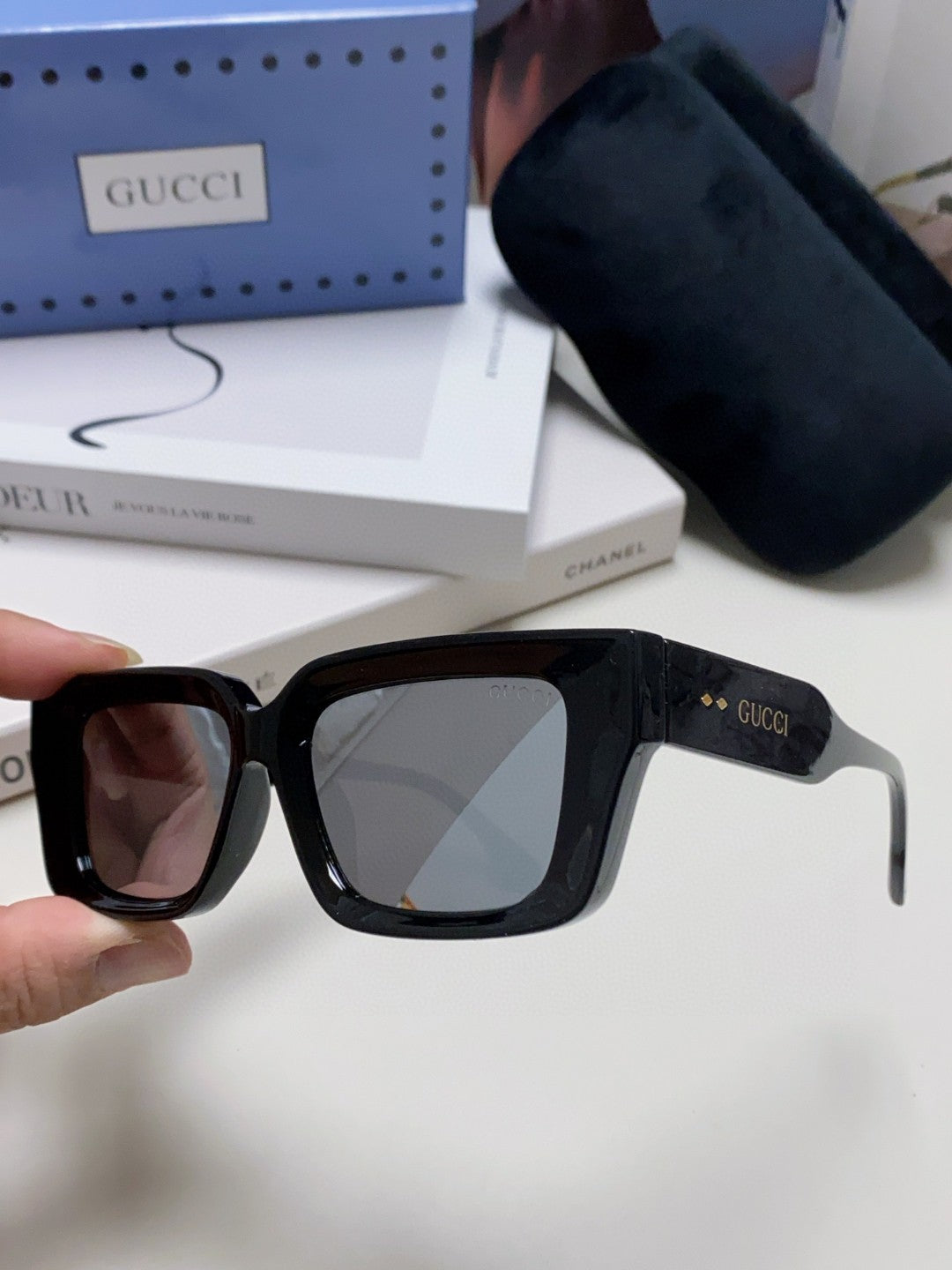 Gucci GG1529S Fashion Silver Lens Sunglasses for Men & Women - 493344 - detail image 5