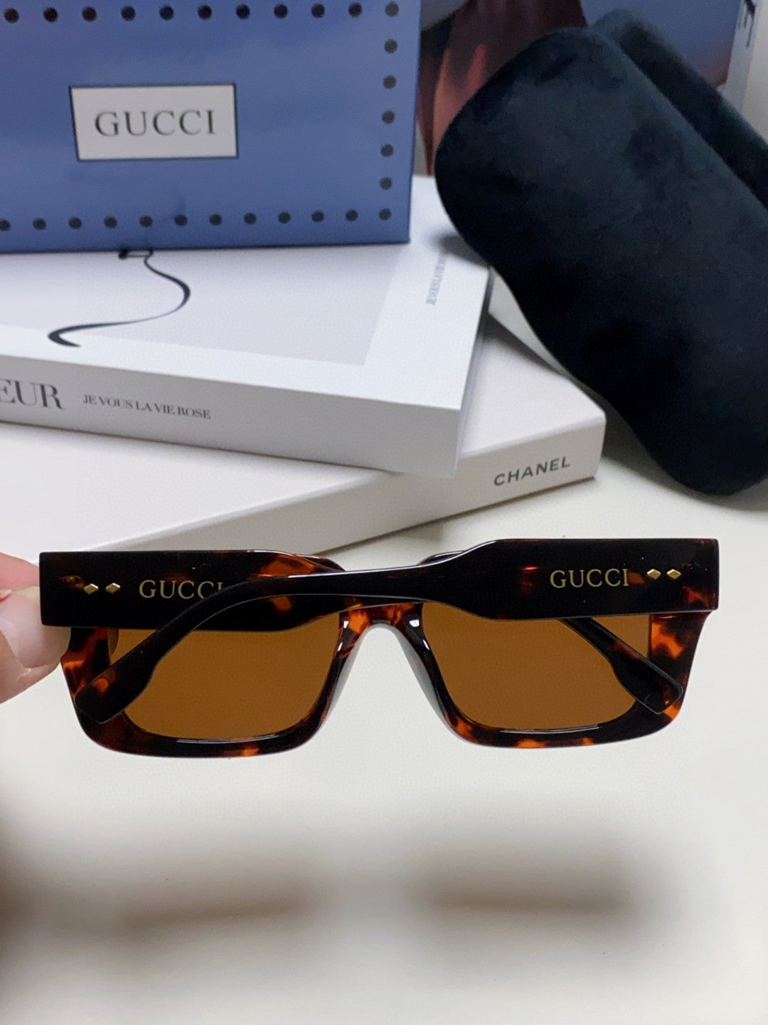 Gucci GG1529S Fashion Silver Lens Sunglasses for Men & Women - detail image 3