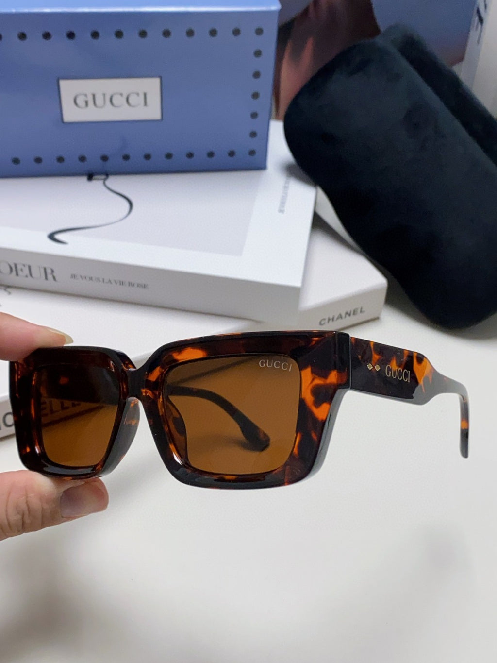 Gucci GG1529S Fashion Silver Lens Sunglasses for Men & Women - detail image 4