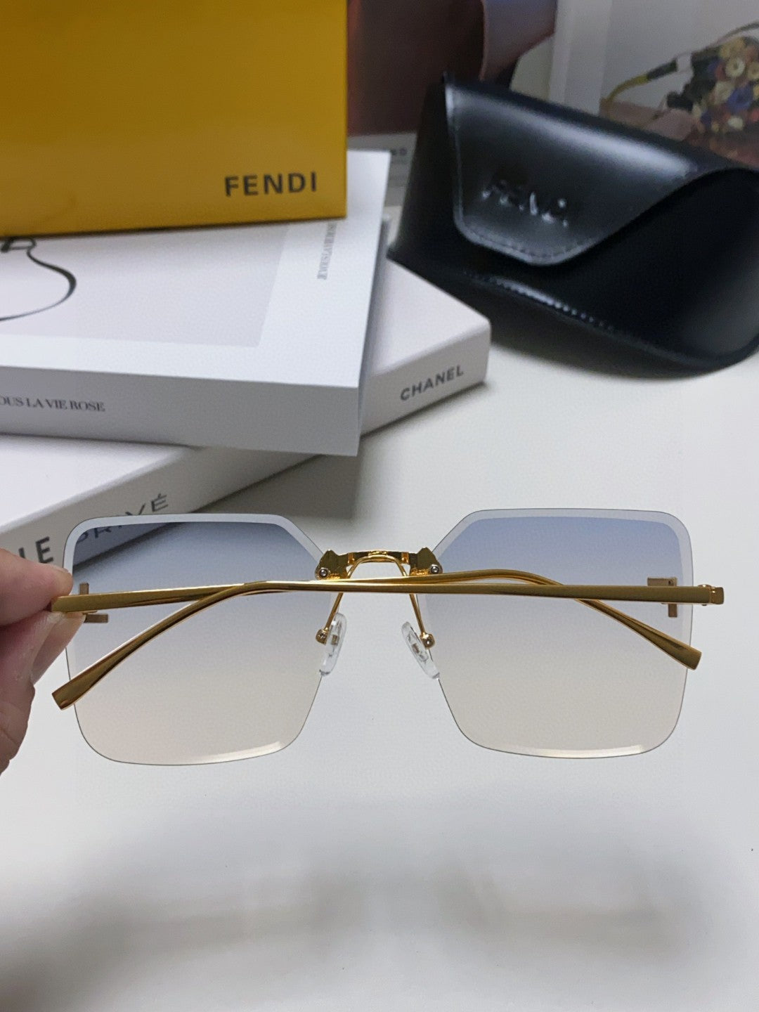 Fendi FE4082US Lightweight Metal Rimless Gray Lens Sunglasses for Men - 372453 - detail image 3