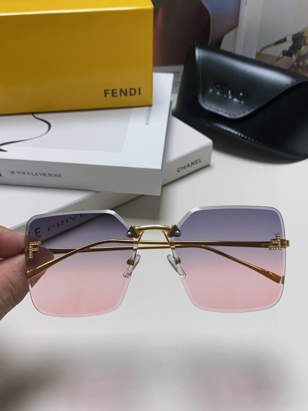 Fendi FE4082US Lightweight Metal Rimless Gray Lens Sunglasses for Men - 372454 - detail image 3