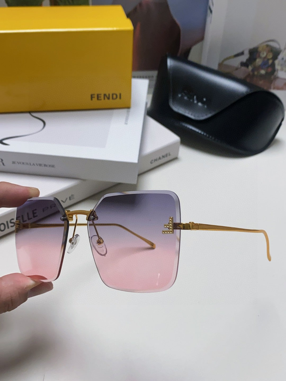 Fendi FE4082US Lightweight Metal Rimless Gray Lens Sunglasses for Men - 372454 - detail image 5