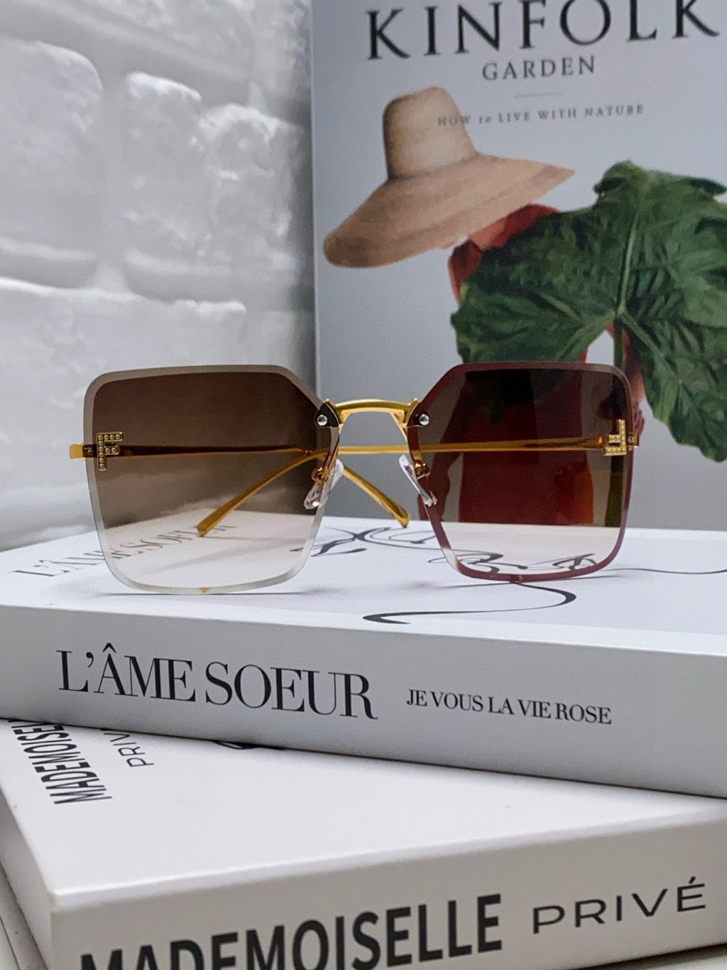 Fendi FE4082US Lightweight Metal Rimless Gold Lens Sunglasses for Men & Women - detail image 3