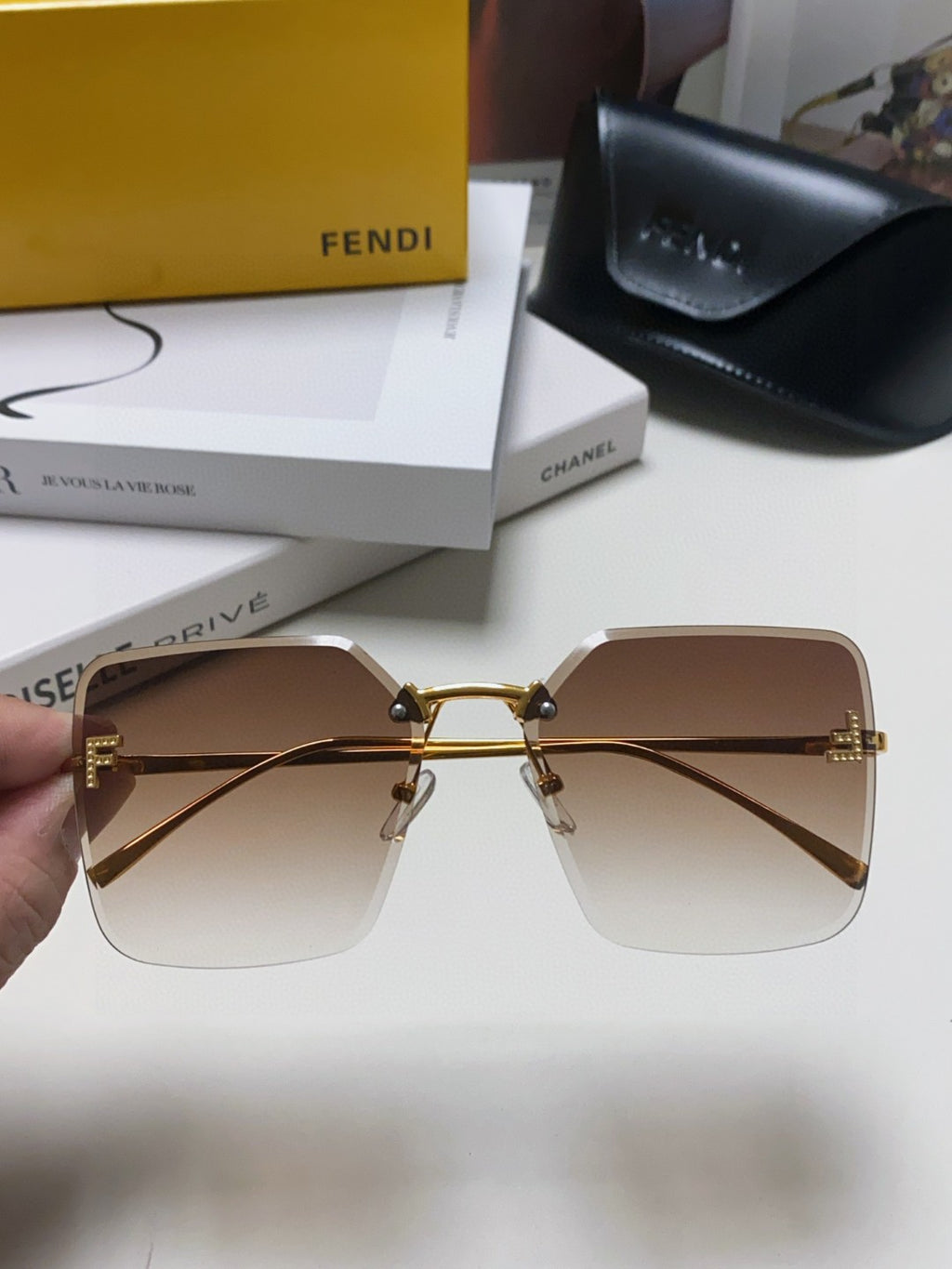 Fendi FE4082US Lightweight Metal Rimless Gold Lens Sunglasses for Men & Women - detail image 5