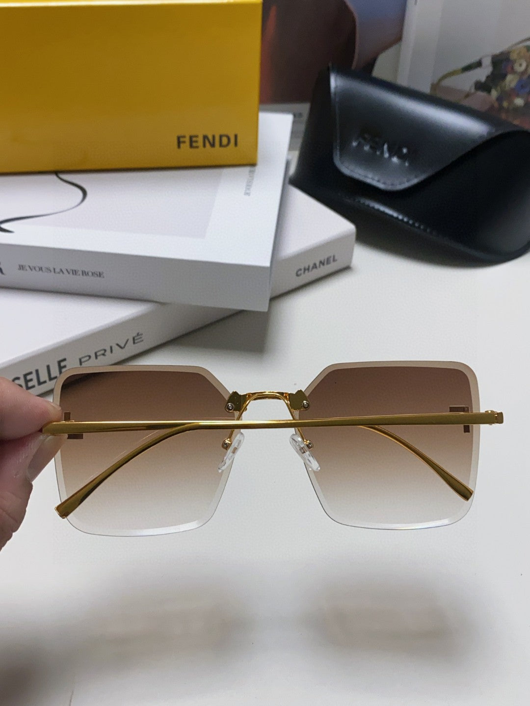 Fendi FE4082US Lightweight Metal Rimless Gold Lens Sunglasses for Men & Women - detail image 6