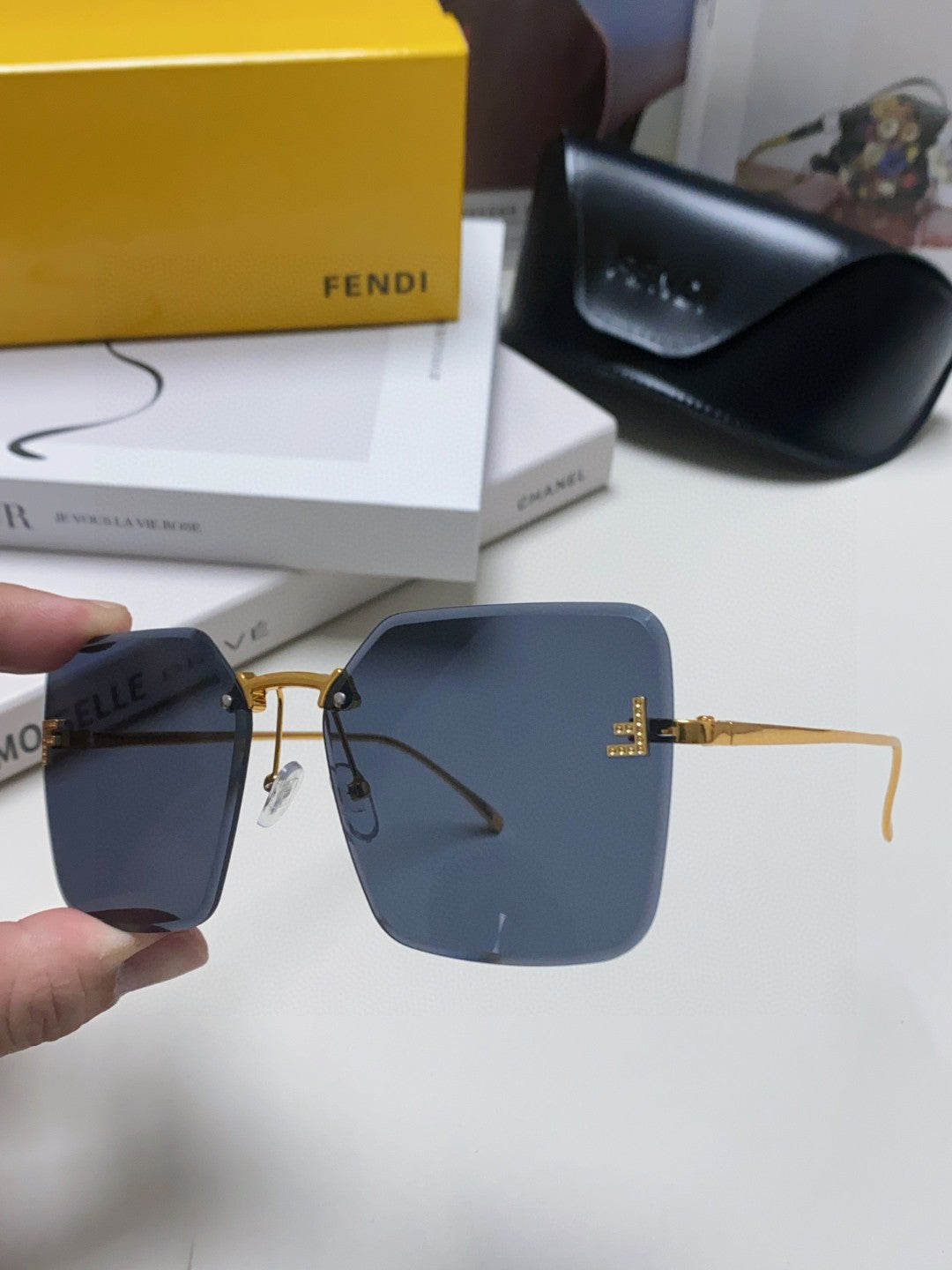 Fendi FE4082US Lightweight Metal Rimless Gray Lens Sunglasses for Men & Women - detail image 7