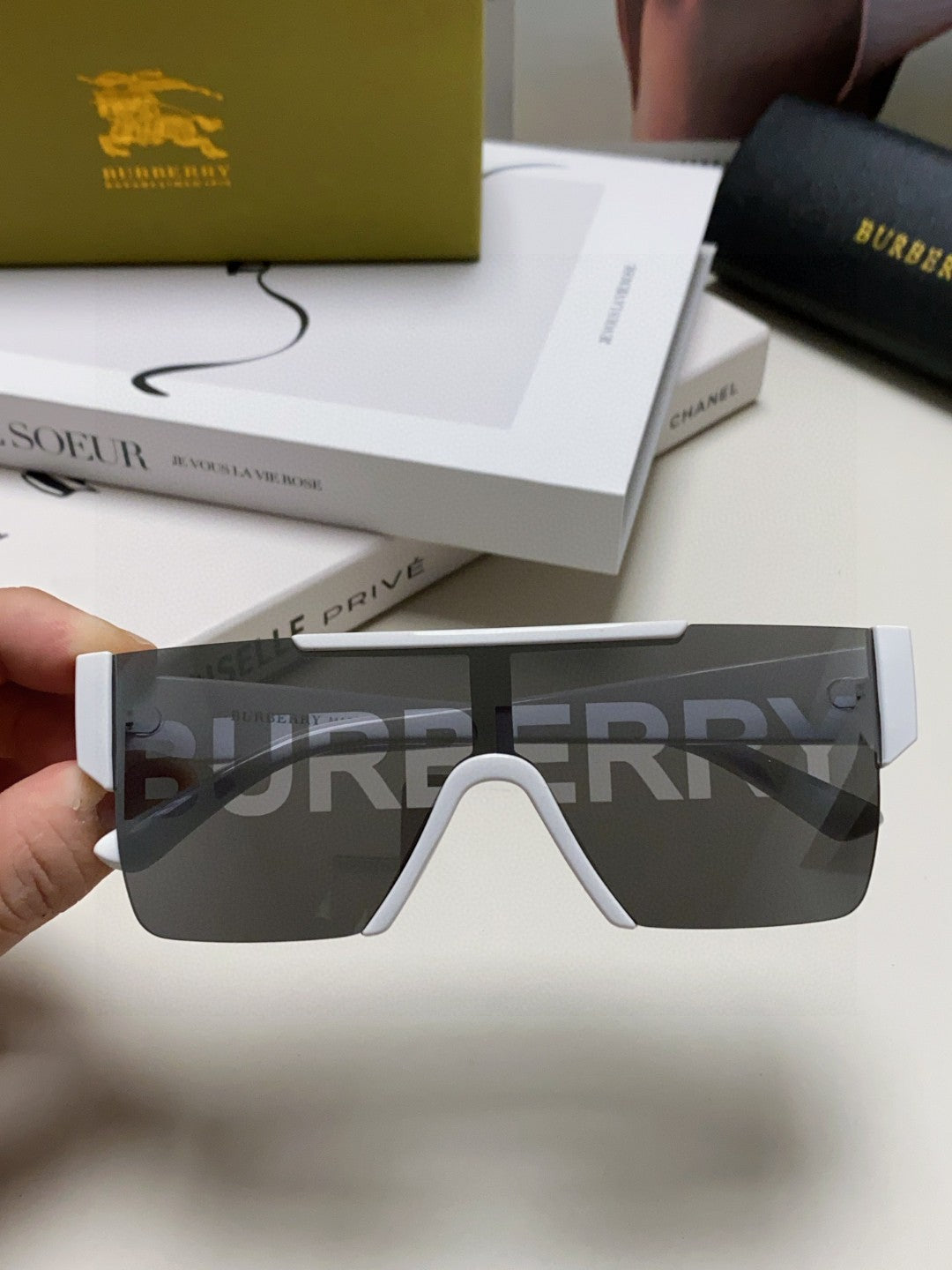 Burberry Fashion Black Lens Sunglasses for Men & Women - 372324 - detail image 3