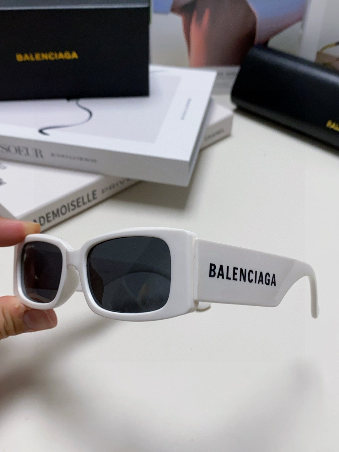 Balenciaga Fashion Gray Lens Sunglasses for Men & Women - detail image 5