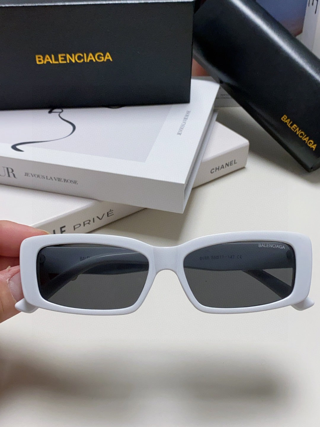 Balenciaga Rectangular Gray Lens Sunglasses for Men & Women - 382921 - detail image 3