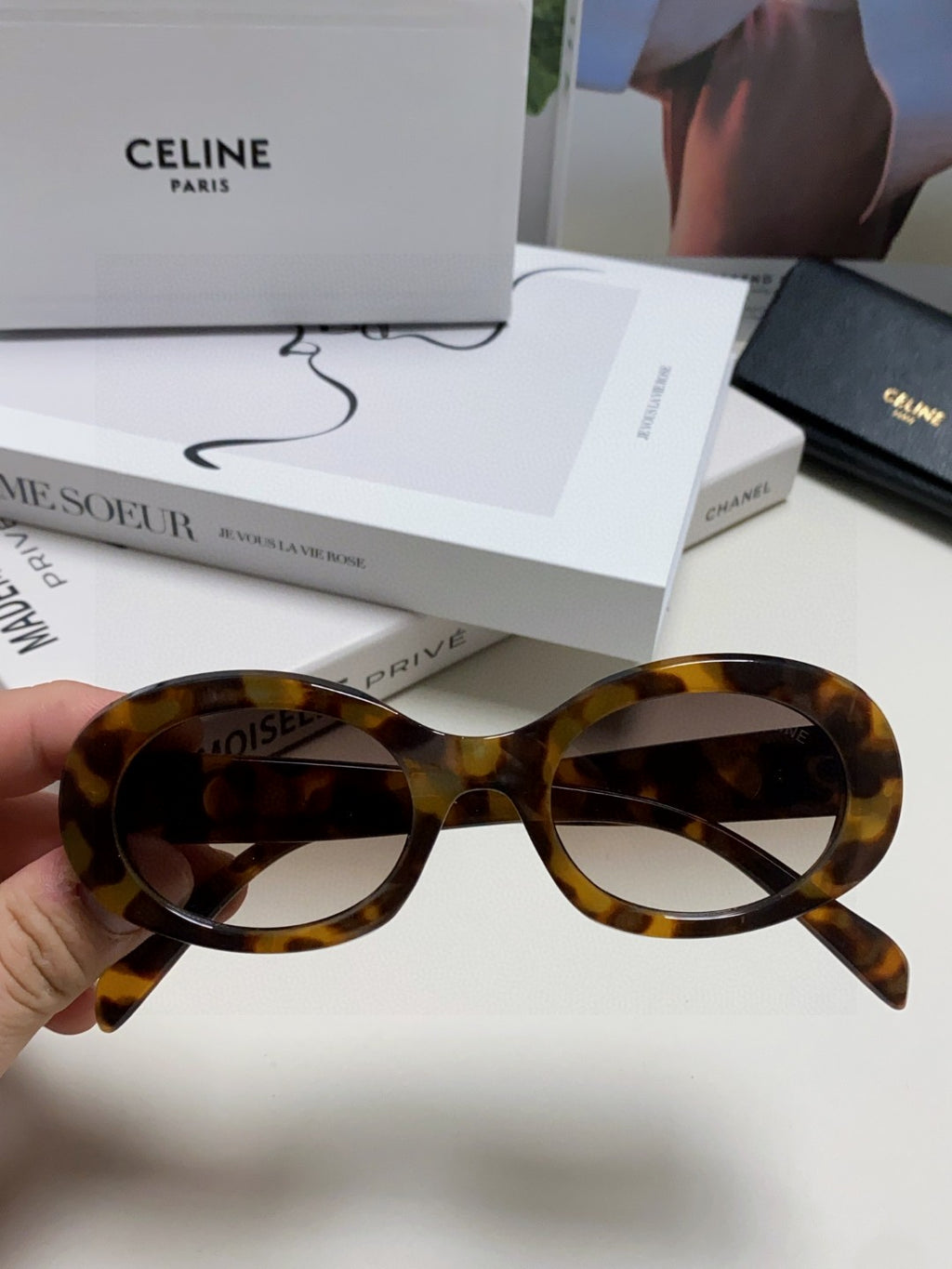Celine CL40194 Fashion Silver Lens Sunglasses for Men & Women - detail image 3
