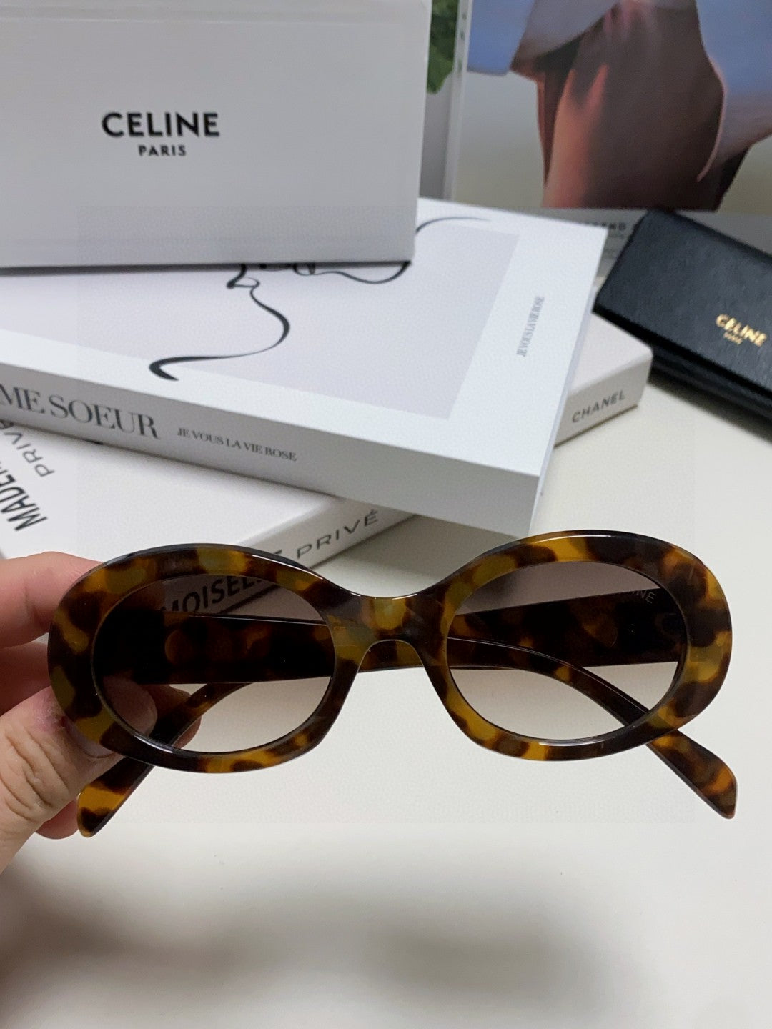 Celine CL40194 Fashion Silver Lens Sunglasses for Men & Women - detail image 3