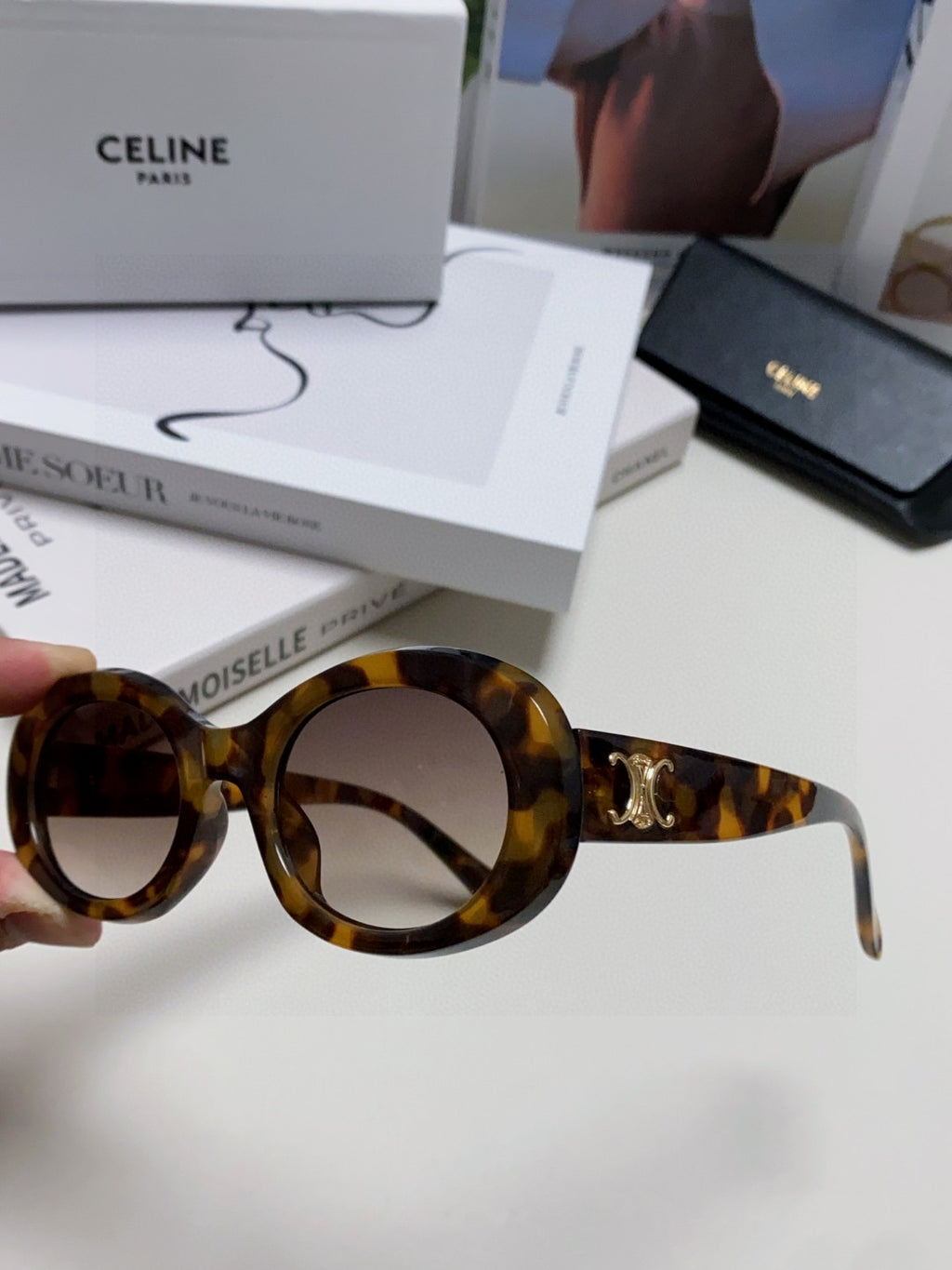 Celine CL40194 Fashion Silver Lens Sunglasses for Men & Women - detail image 5