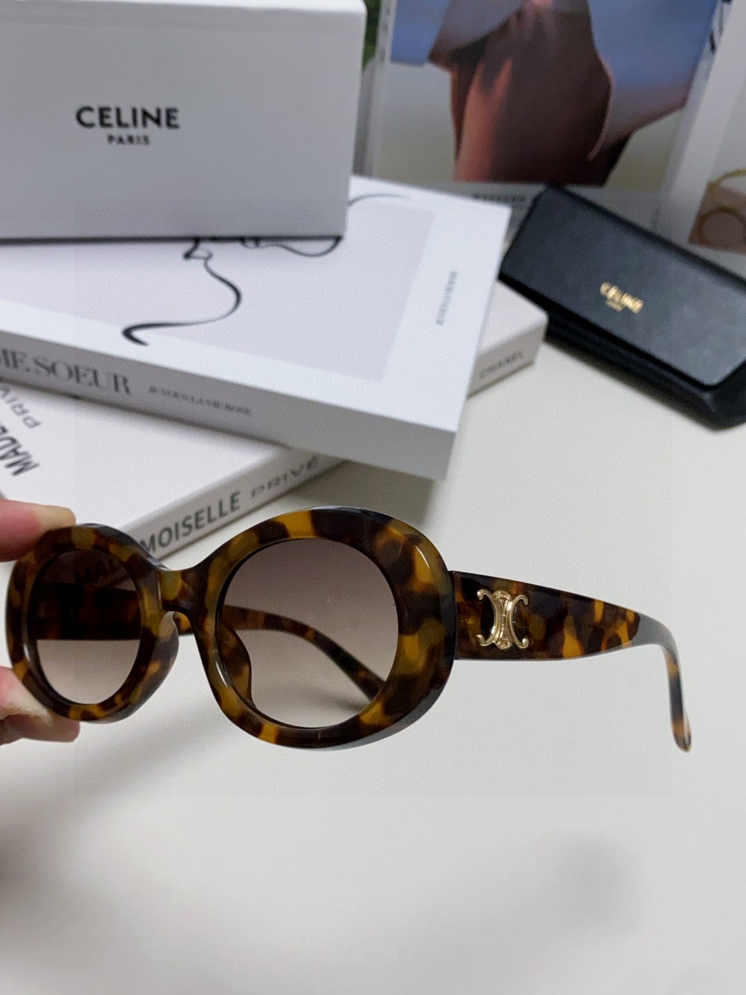 Celine CL40194 Fashion Silver Lens Sunglasses for Men & Women - detail image 5