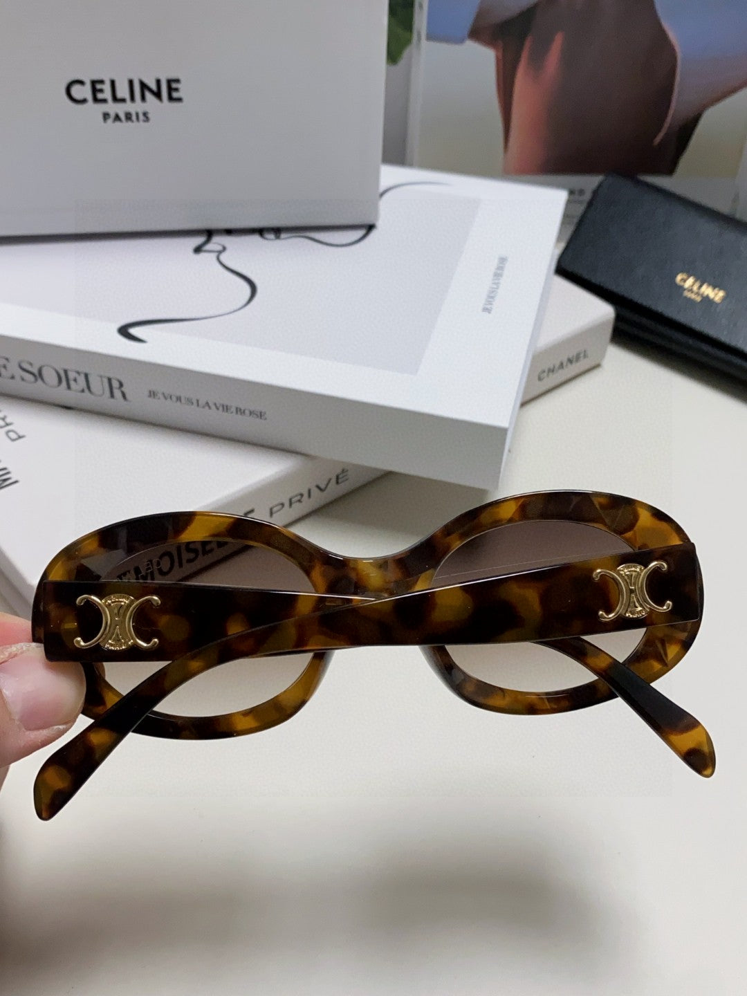 Celine CL40194 Fashion Silver Lens Sunglasses for Men & Women - detail image 4