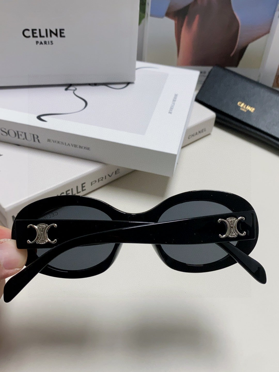 Celine CL40194 Fashion Blue Lens Sunglasses for Men & Women - 398805 - detail image 4