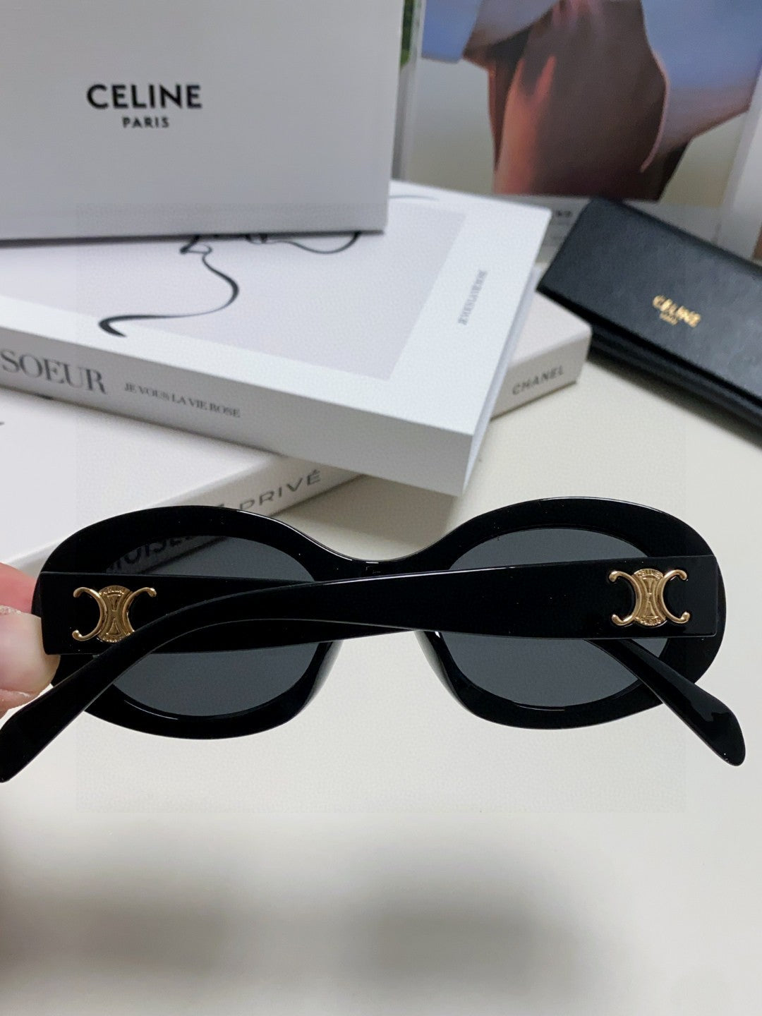 Celine CL40194 Fashion Red Lens Sunglasses for Men & Women - detail image 4