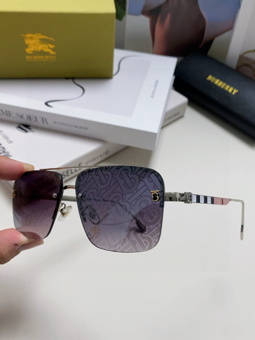 Burberry Fashion Gray Lens Sunglasses for Men & Women - 399060 - detail image 5