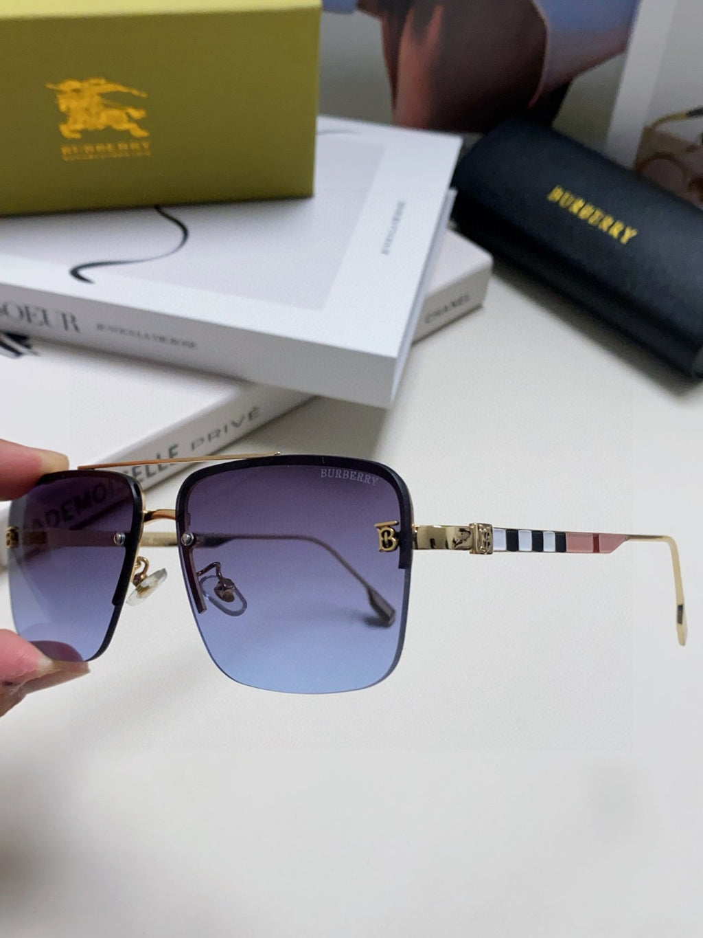 Burberry Fashion Blue Lens Sunglasses for Men & Women - 399062 - detail image 5