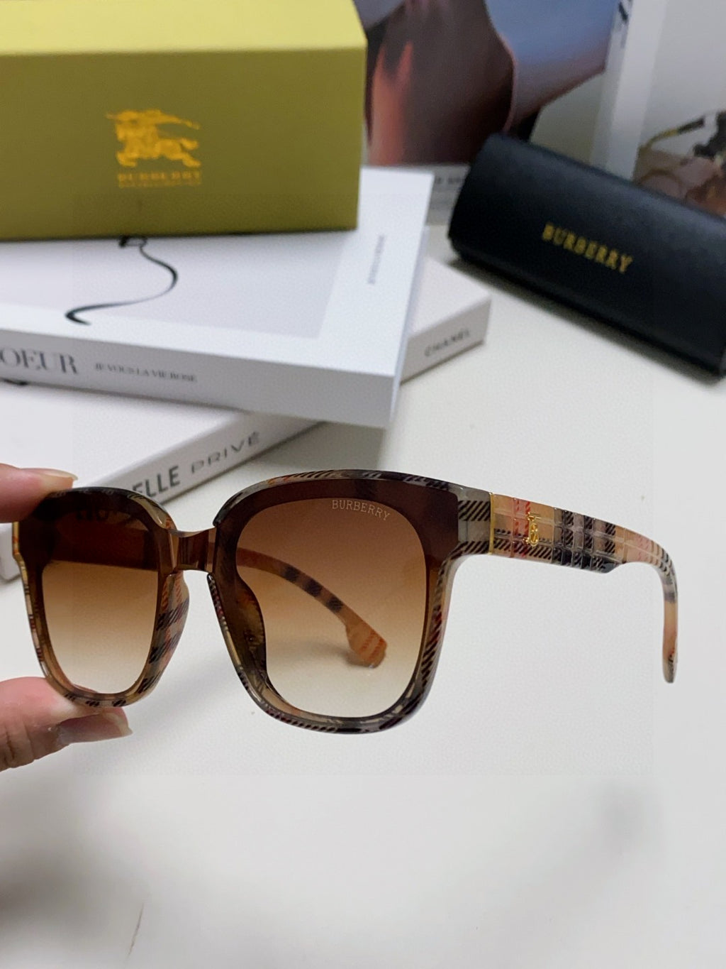 Burberry BE5446 Fashion Brown Lens Sunglasses for Men & Women - 399093 - detail image 5