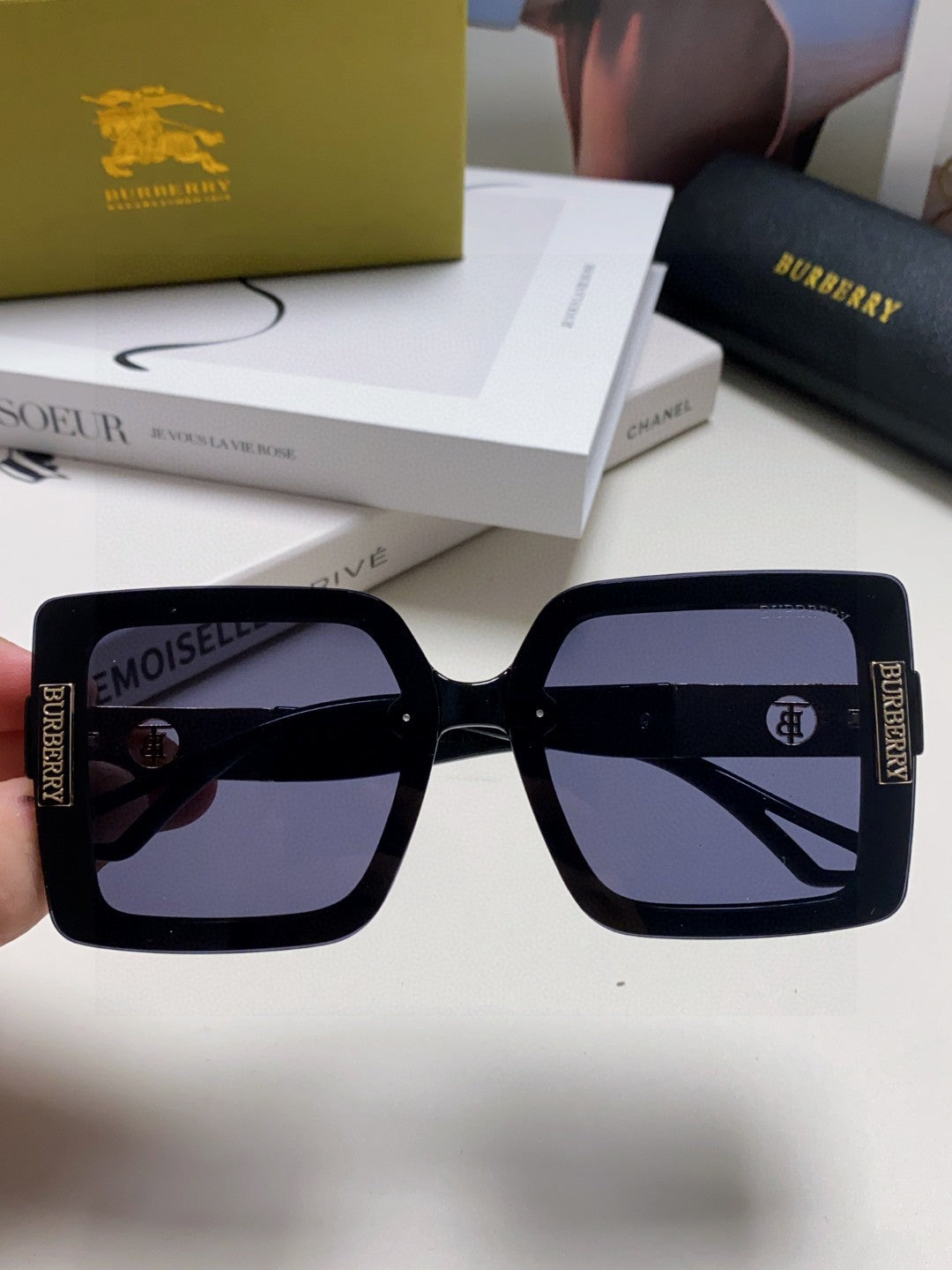Burberry Fashion Blue Lens Sunglasses for Men & Women - 399102 - detail image 3