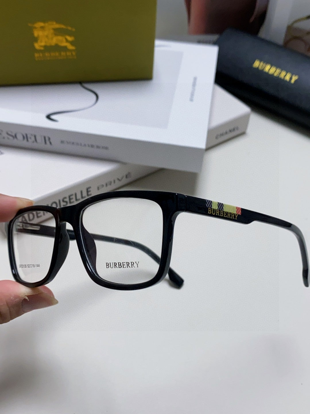 Burberry Fashion Gray Lens Sunglasses for Men - detail image 5