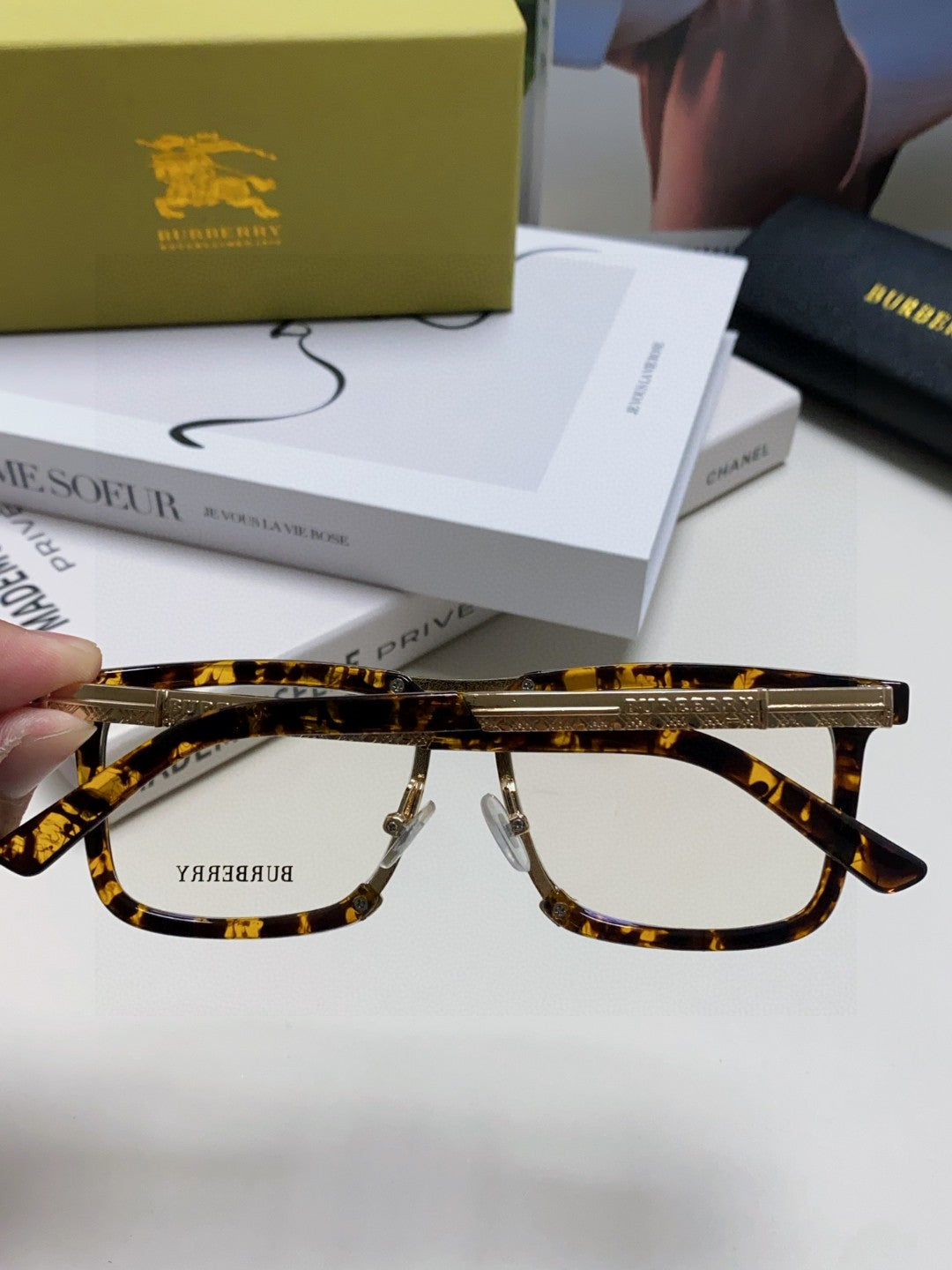 Burberry Metal Fashion Gray Lens Sunglasses for Men & Women - detail image 4