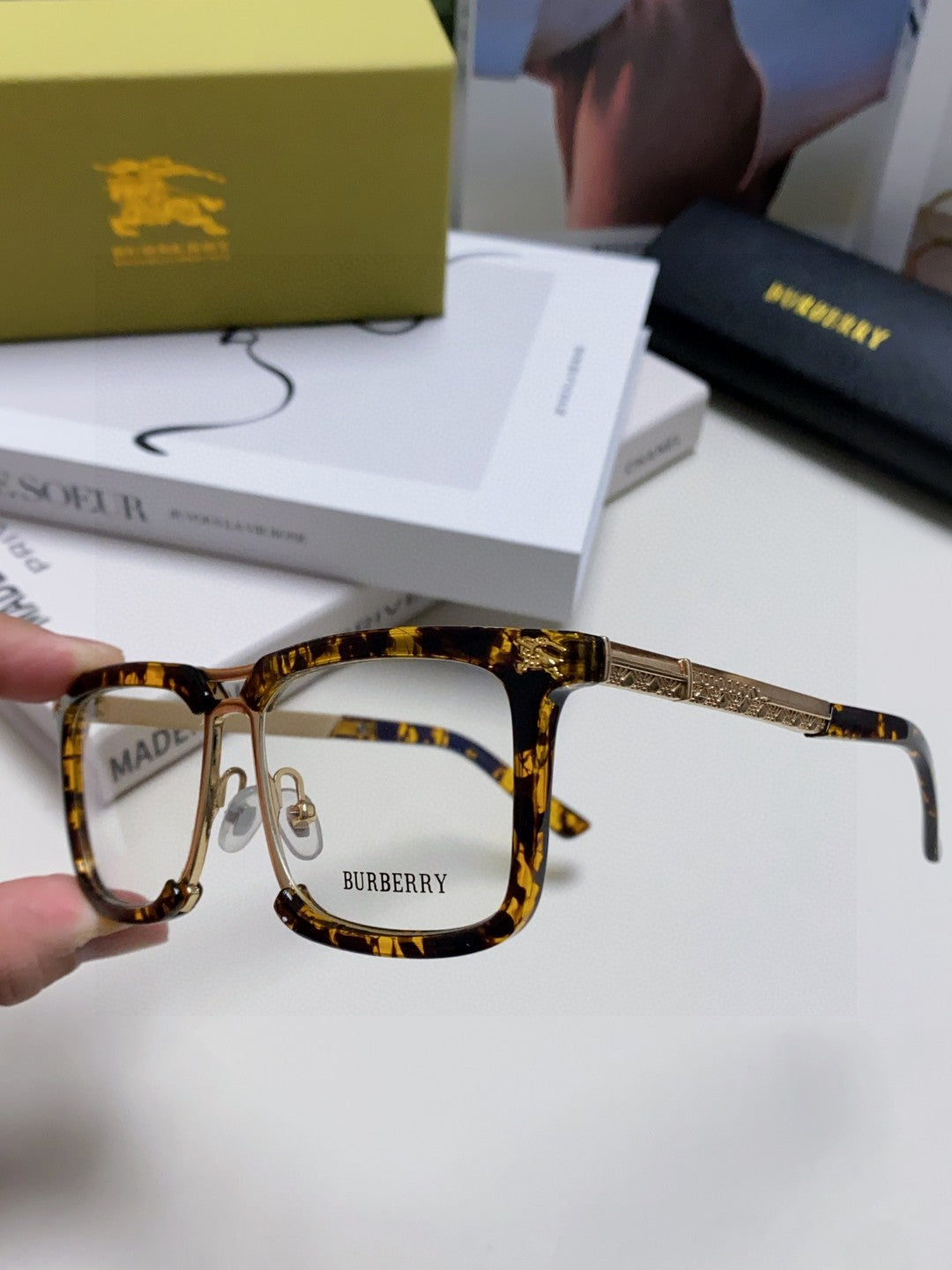 Burberry Metal Fashion Gray Lens Sunglasses for Men & Women - detail image 5