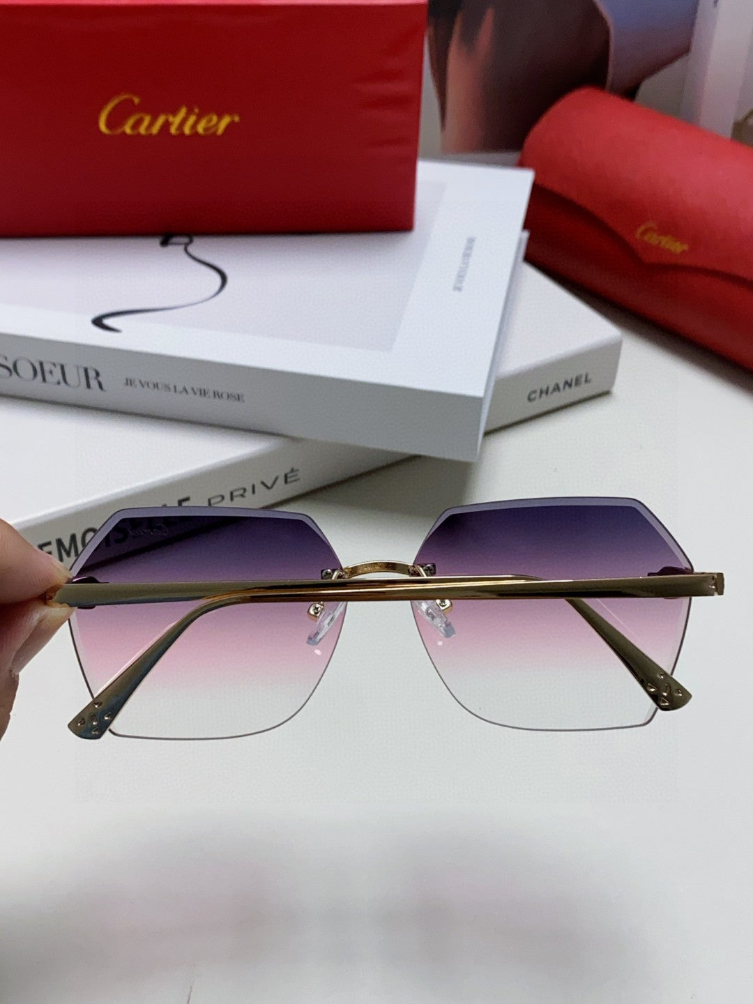 Cartier Photochromic Rimless Red Lens Sunglasses for Men & Women - detail image 4
