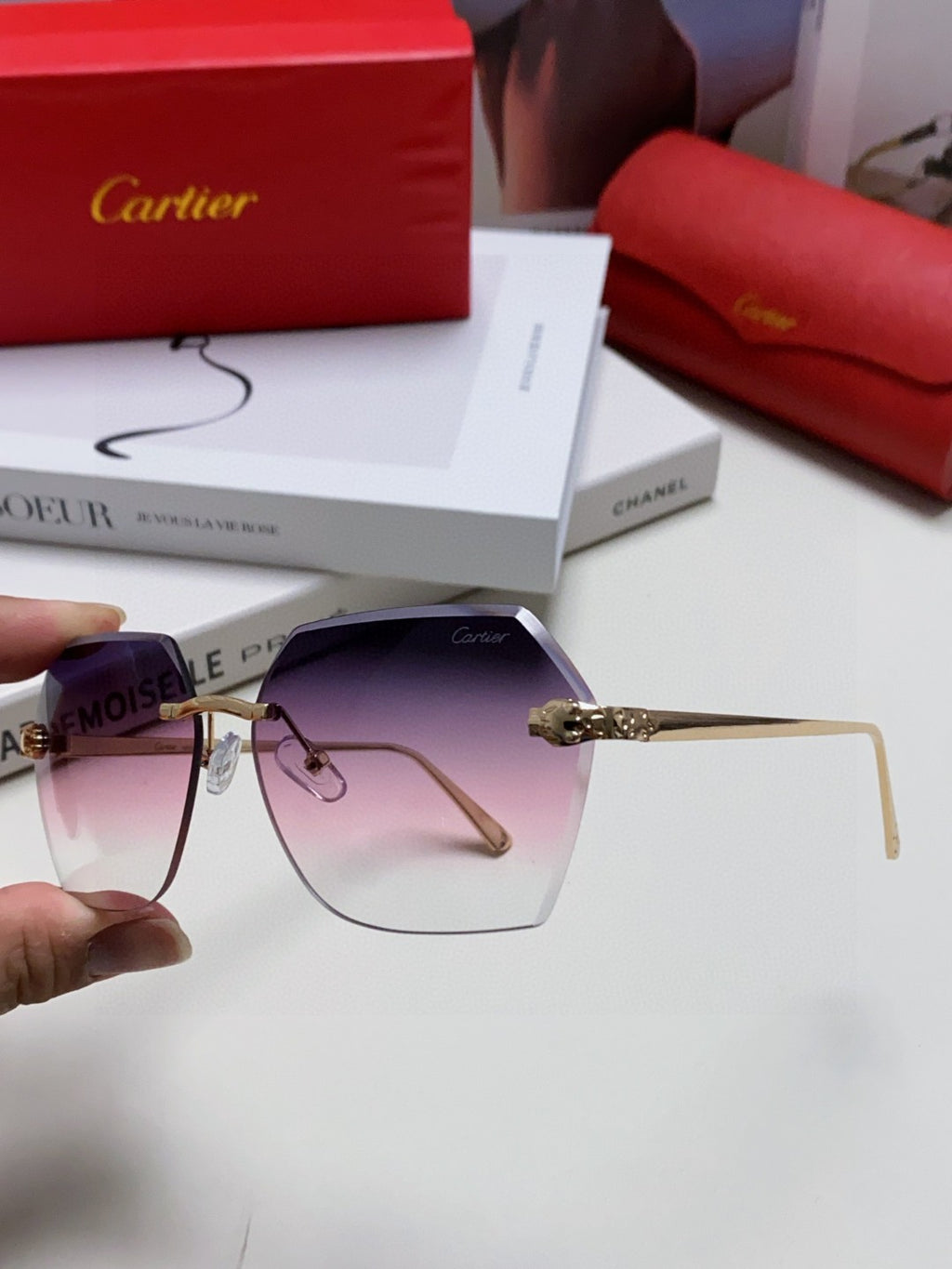 Cartier Photochromic Rimless Red Lens Sunglasses for Men & Women - detail image 5