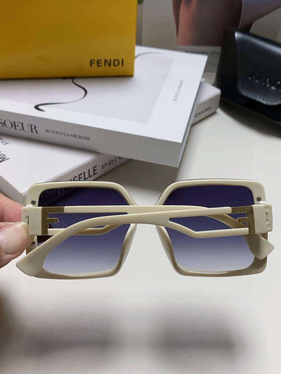 Fendi Fashion Blue Lens Sunglasses for Women - detail image 4