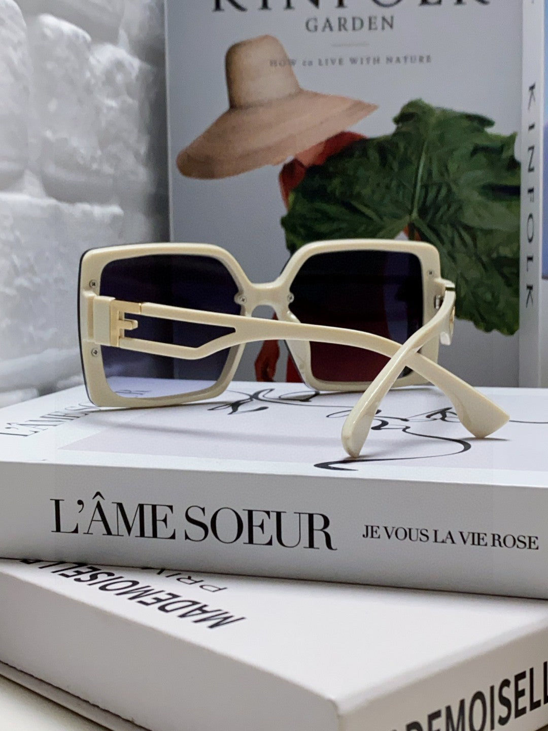 Fendi Fashion Blue Lens Sunglasses for Women - detail image 2