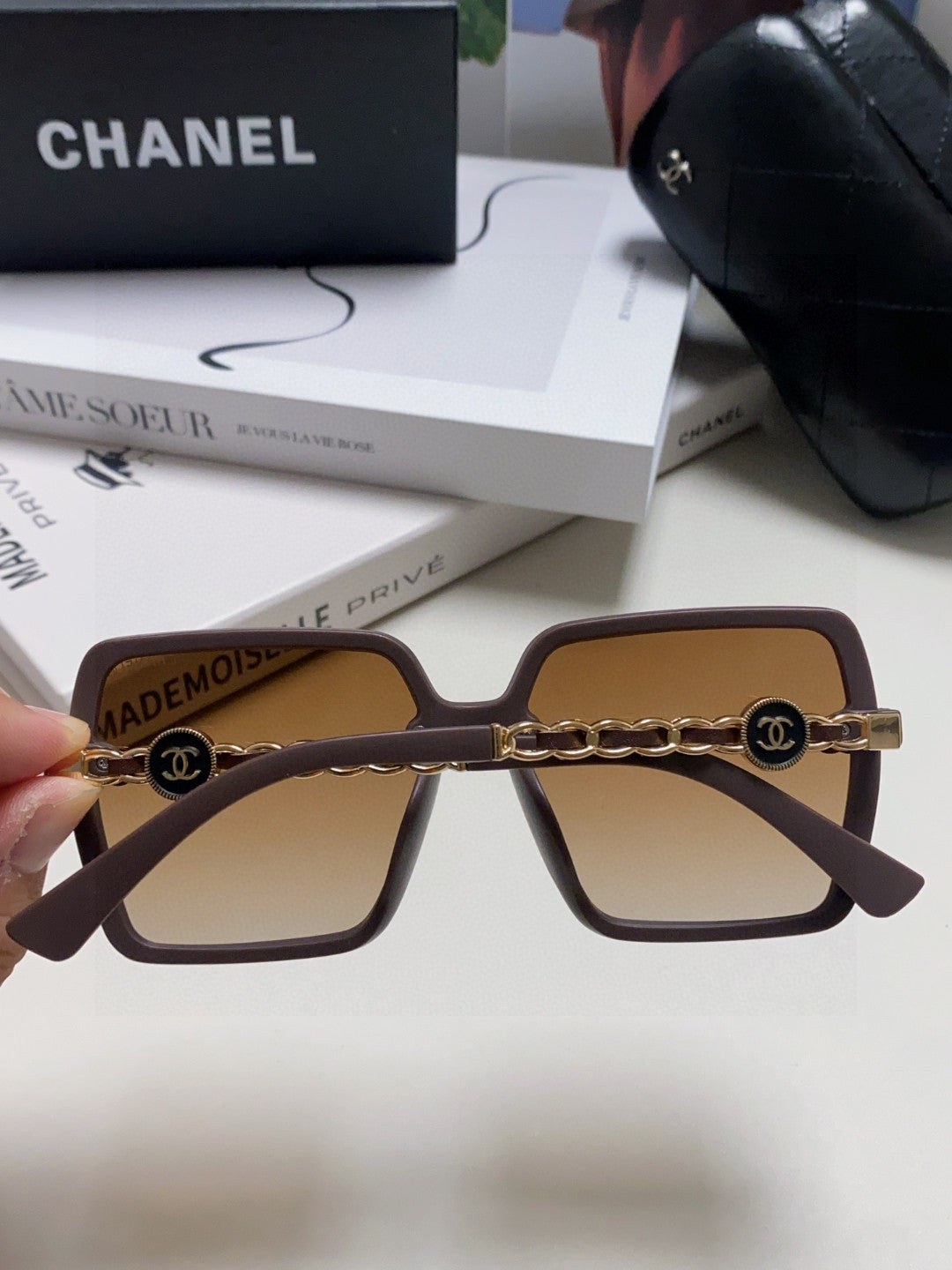 Chanel Polarized Fashion Gray Lens Sunglasses for Women - 431671 - detail image 4