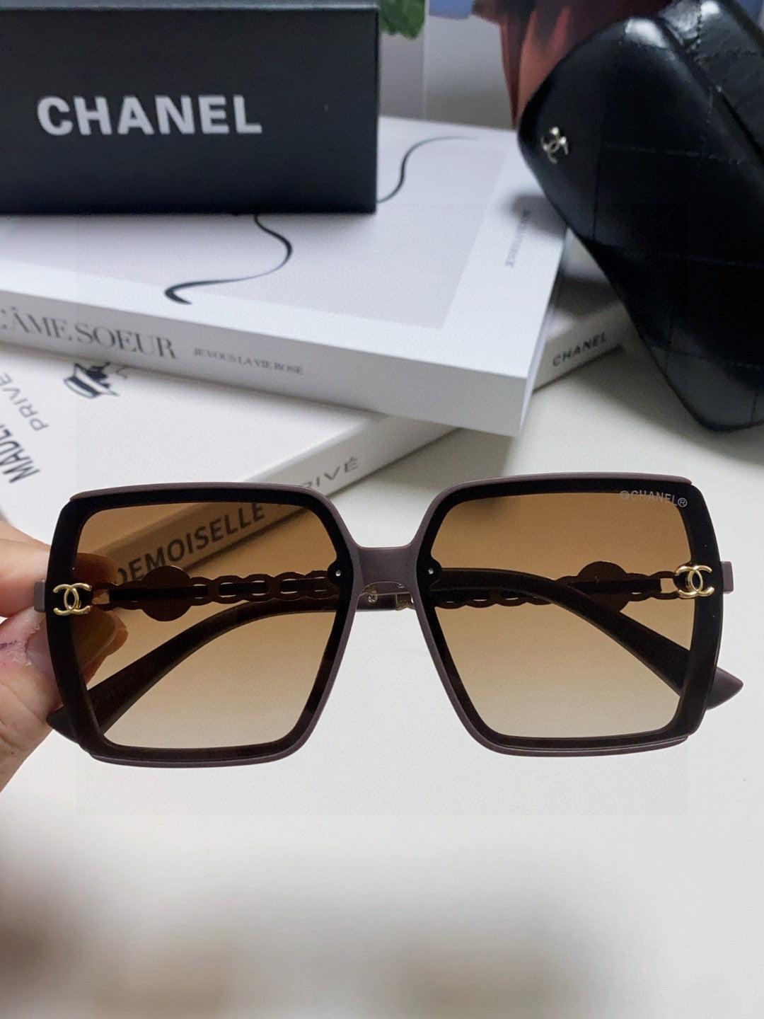 Chanel Polarized Fashion Gray Lens Sunglasses for Women - 431671 - detail image 3
