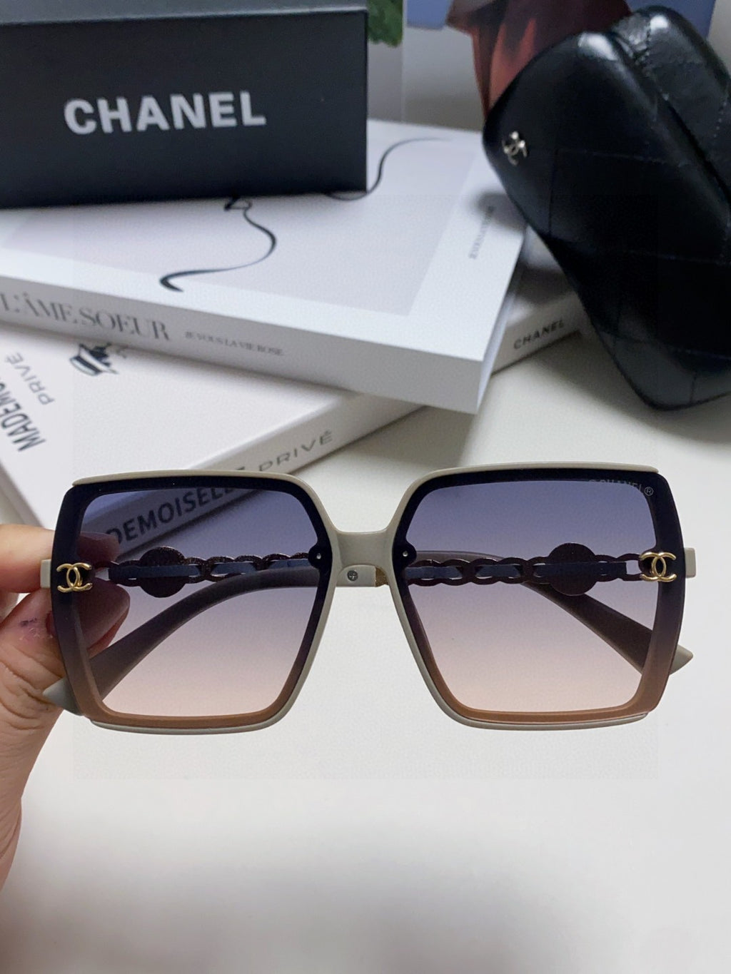 Chanel Polarized Fashion Gray Lens Sunglasses for Women - detail image 3