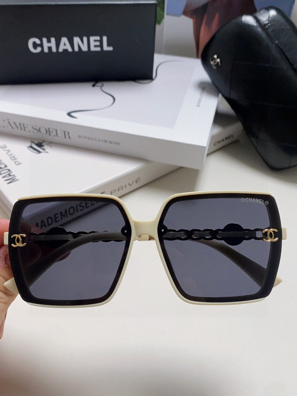 Chanel Polarized Fashion Black Lens Sunglasses for Women - 431674 - detail image 3