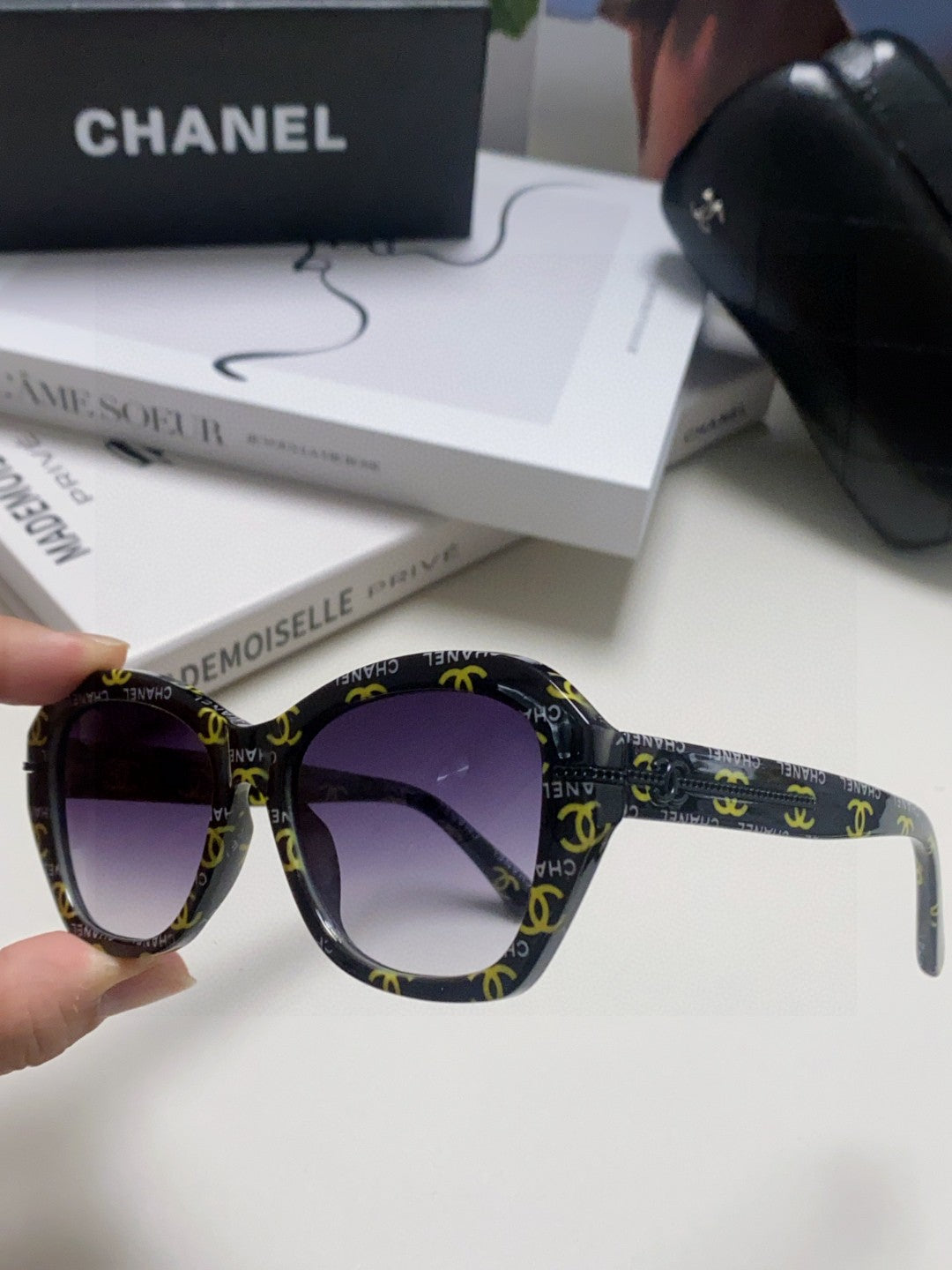 Chanel Fashion Gray Lens Sunglasses for Men & Women - 431676 - detail image 5