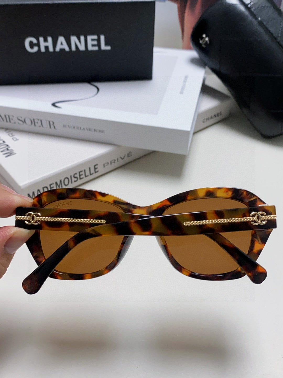 Chanel Fashion Brown Lens Sunglasses for Men & Women - 431678 - detail image 4