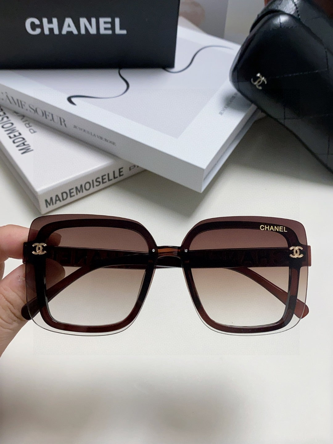 Chanel Fashion Red Lens Sunglasses for Men & Women - 431689 - detail image 3