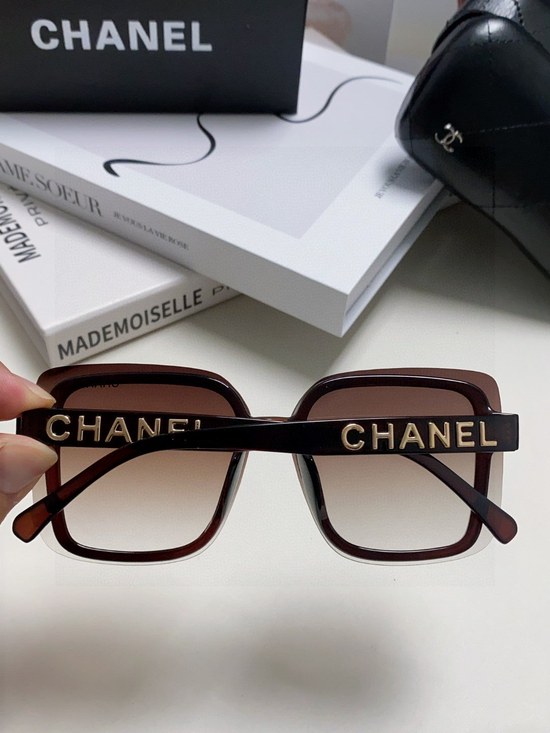 Chanel Fashion Red Lens Sunglasses for Men & Women - 431689 - detail image 4