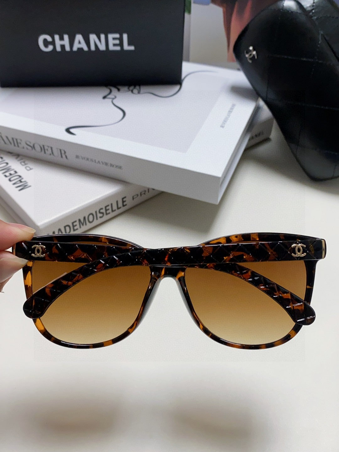Chanel Cat-Eye Brown Lens Sunglasses for Men & Women - 431691 - detail image 4
