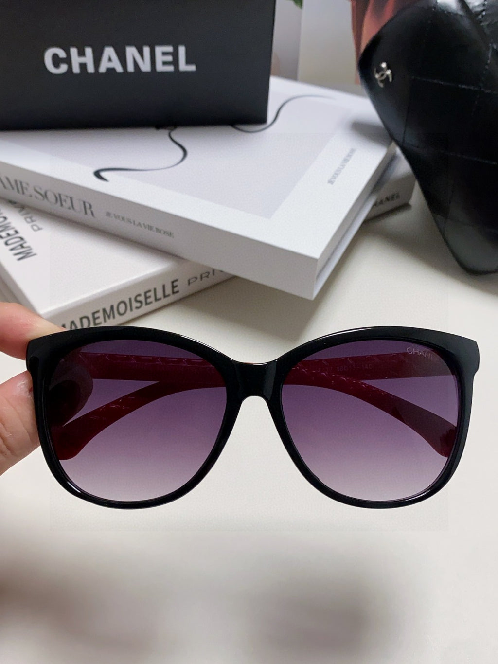 Chanel Cat-Eye Black Lens Sunglasses for Men & Women - 431692 - detail image 3