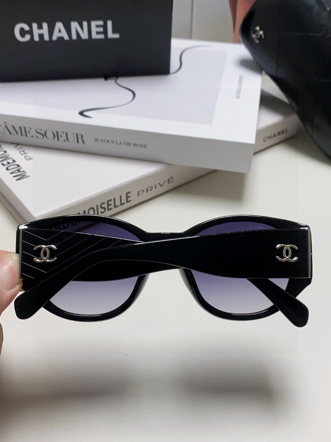 Chanel Polarized Cat-Eye Blue Lens Sunglasses for Women - 431506 - detail image 4