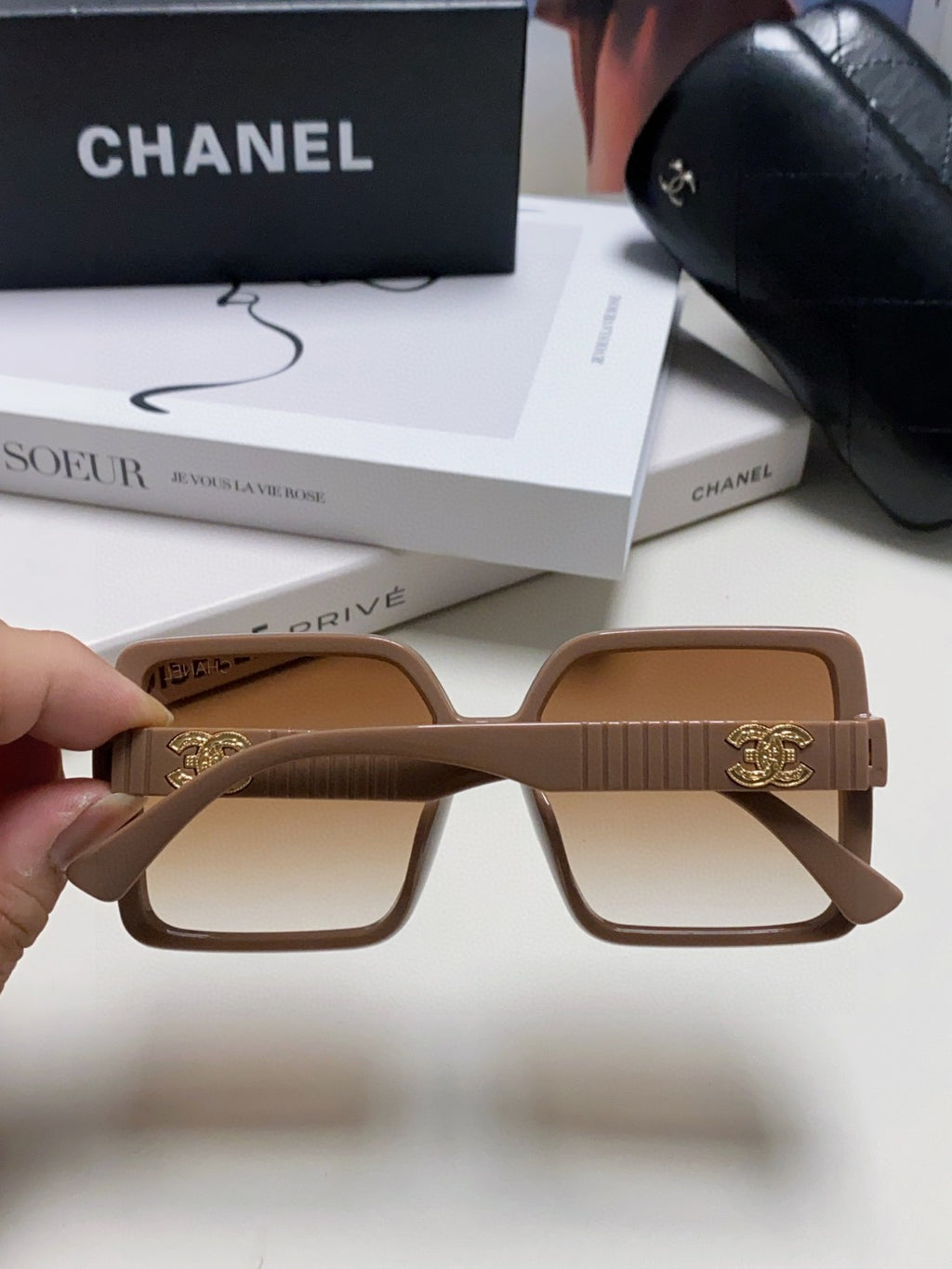 Chanel Polarized Fashion Red Lens Sunglasses for Men & Women - 431516 - detail image 4