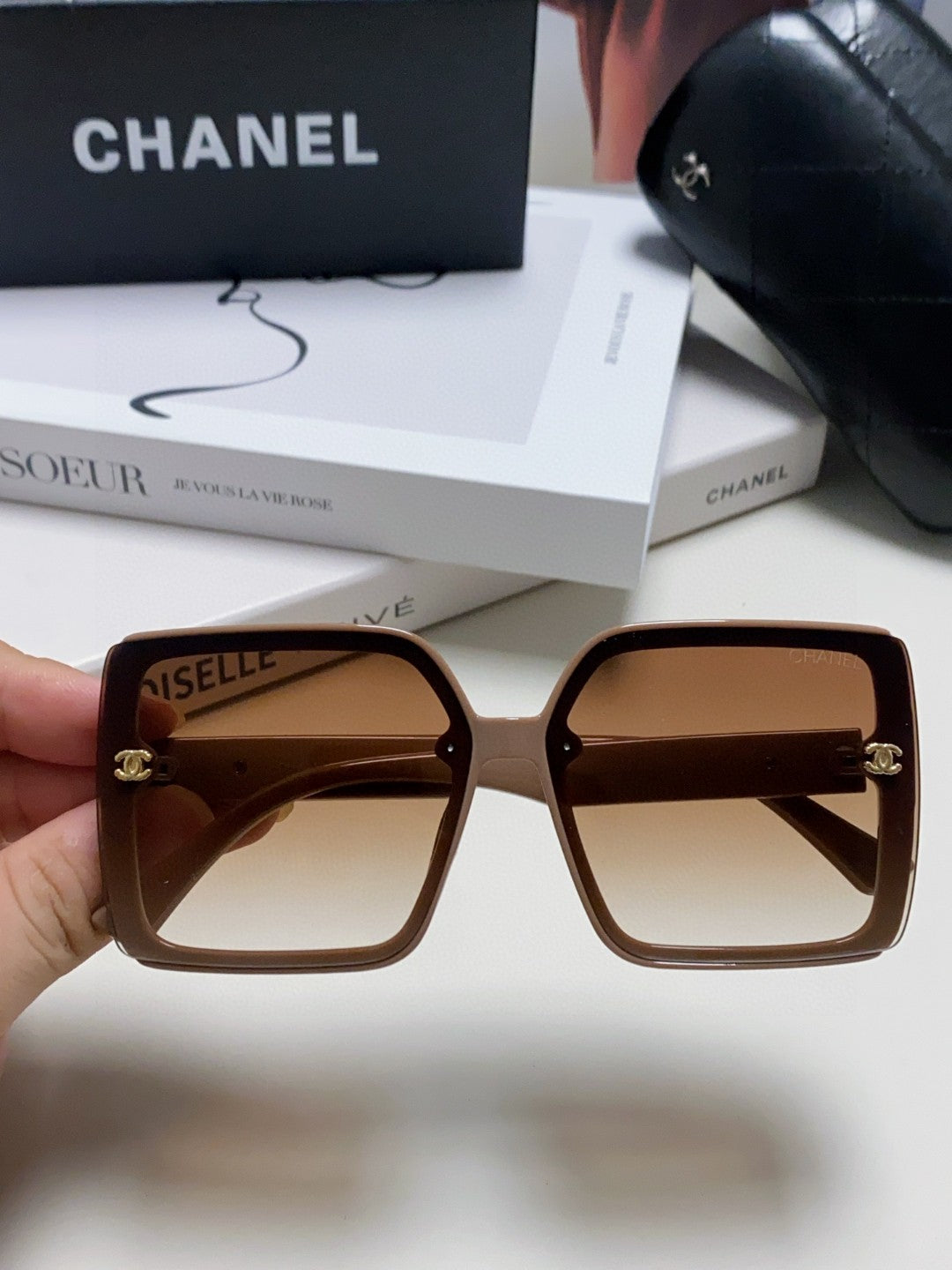Chanel Polarized Fashion Red Lens Sunglasses for Men & Women - 431516 - detail image 3