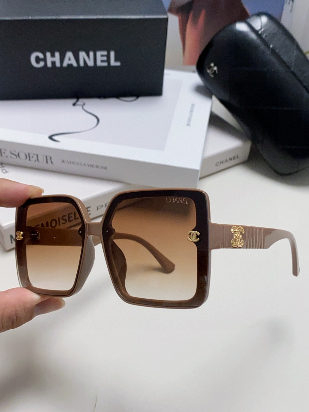 Chanel Polarized Fashion Red Lens Sunglasses for Men & Women - 431516 - detail image 5