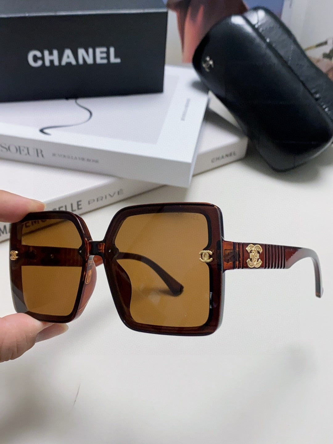 Chanel Polarized Fashion Brown Lens Sunglasses for Men & Women - 431517 - detail image 4