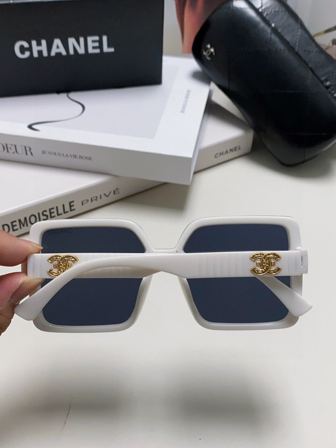 Chanel Polarized Fashion Black Lens Sunglasses for Men & Women - 431518 - detail image 3