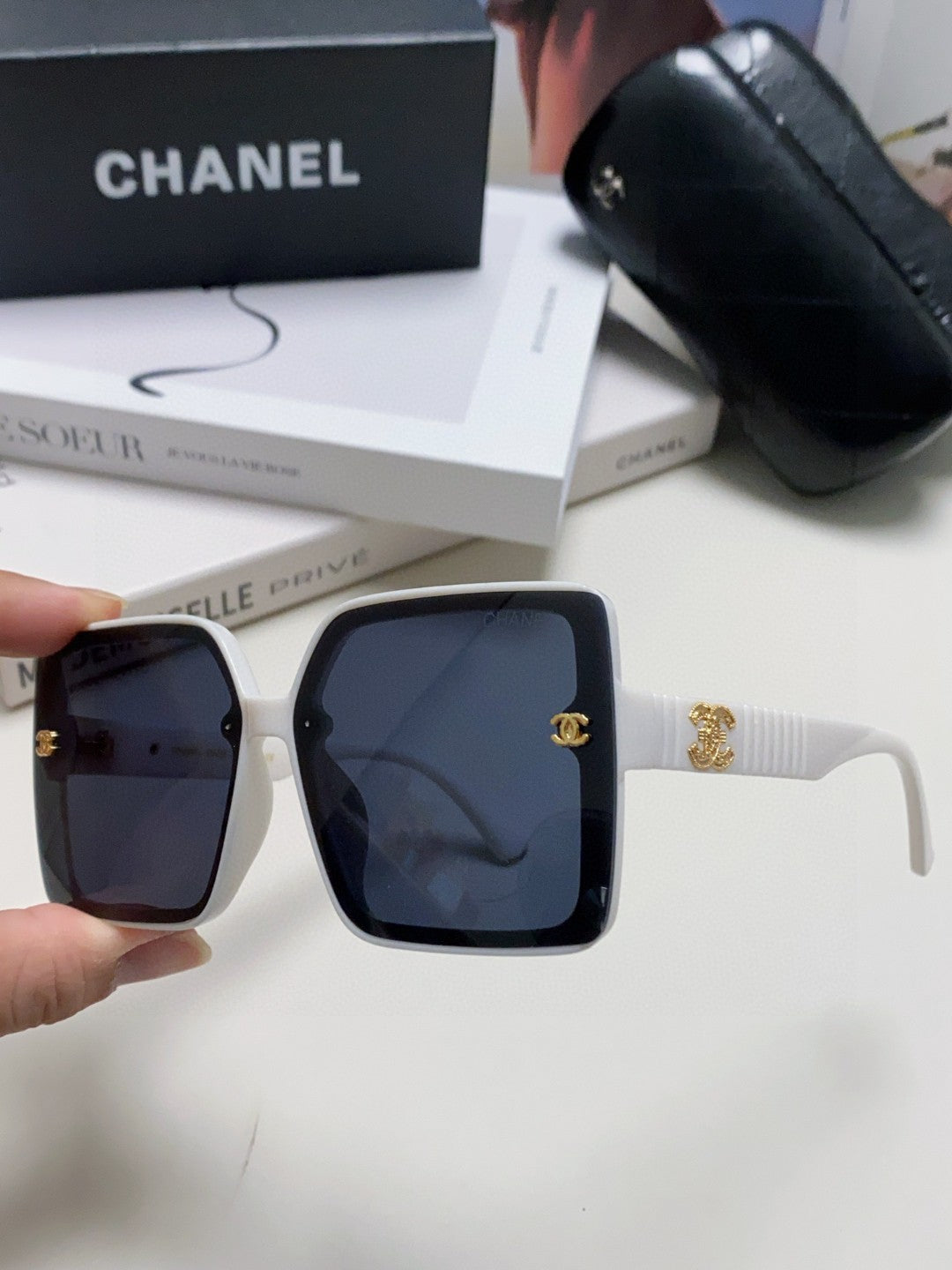 Chanel Polarized Fashion Black Lens Sunglasses for Men & Women - 431518 - detail image 4